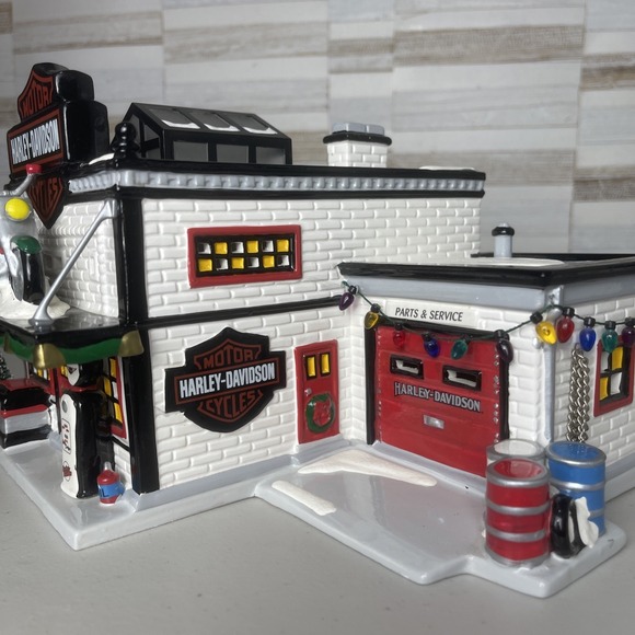 1997 Dept 56 Original Snow Village Harley-Davidson Motorcycle Shop #54886 In Box - Picture 3 of 16